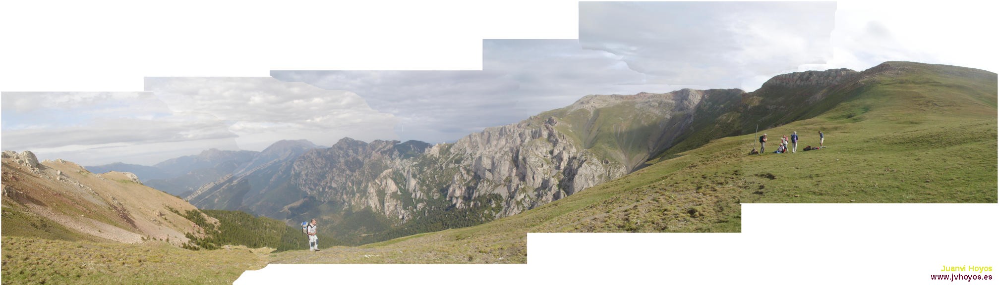 24/167 - 20060610-0923_S6876-pan-SerratGran   (2015x576, 136kB)